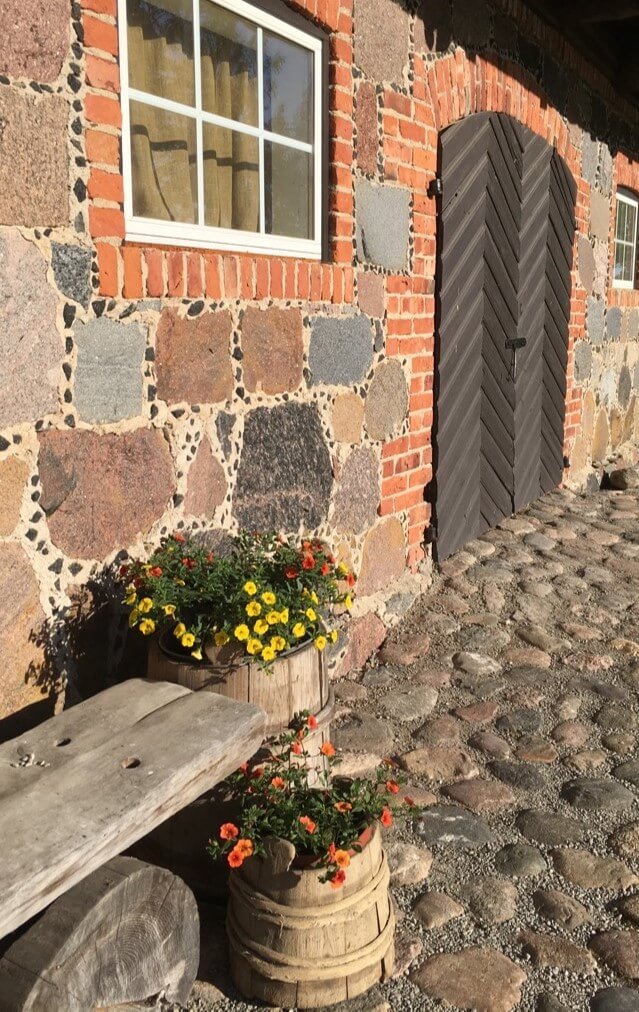 Levikivi tallimaja